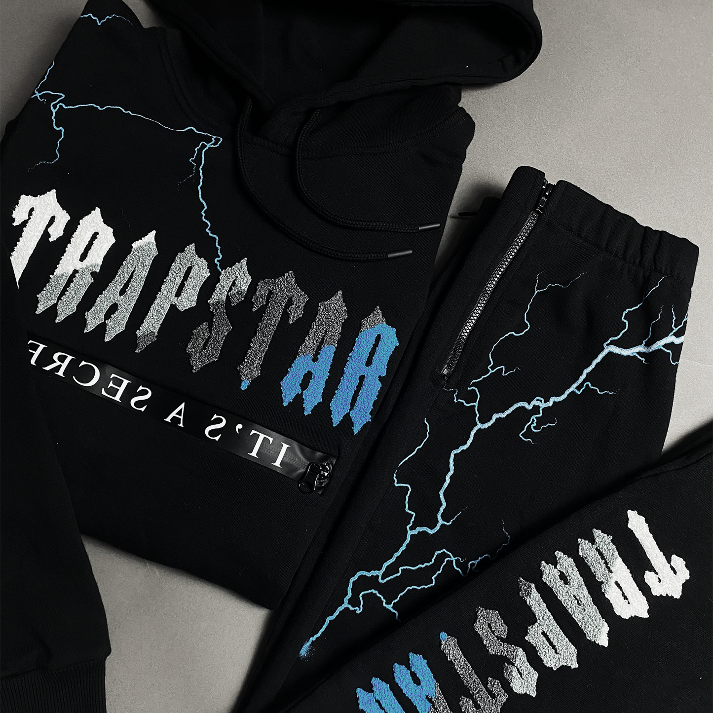 Conjunto TrapStar Chenille Decoded Tracksuit Lightning Edition