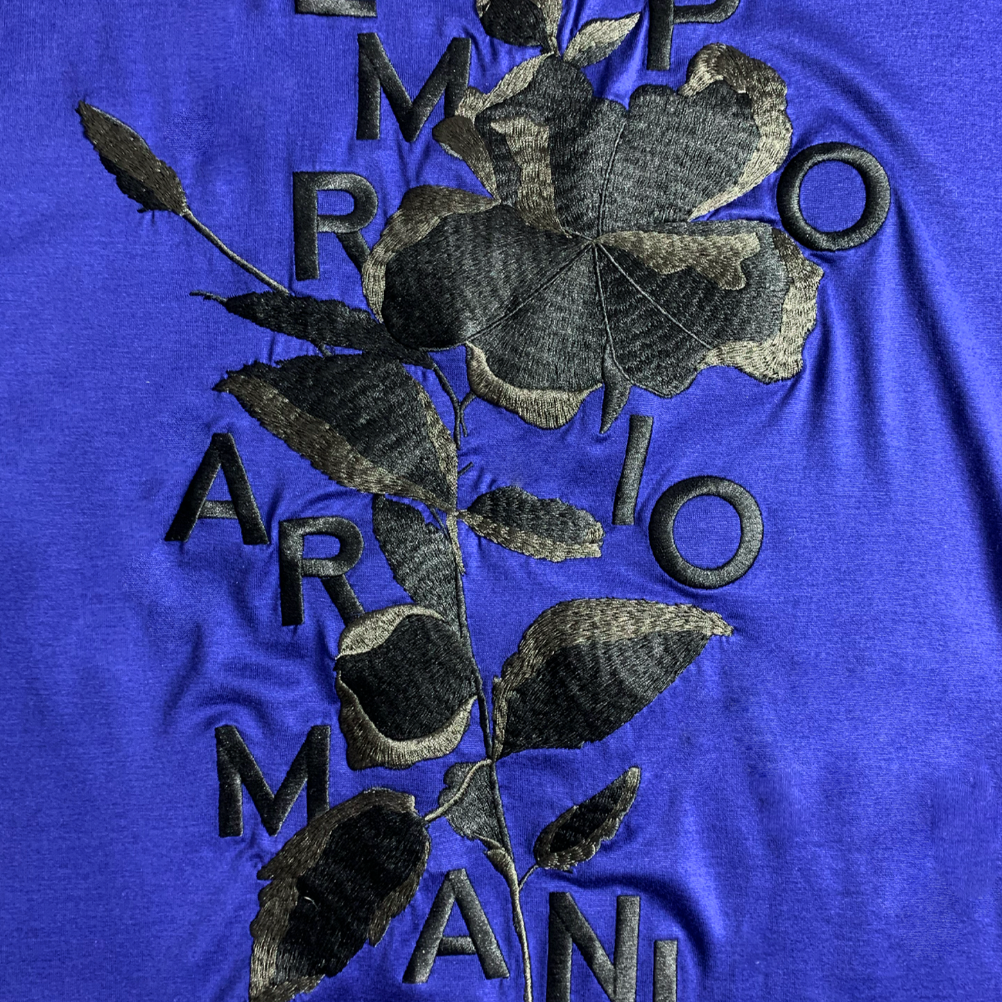 Camiseta Emperio Armani azul flores