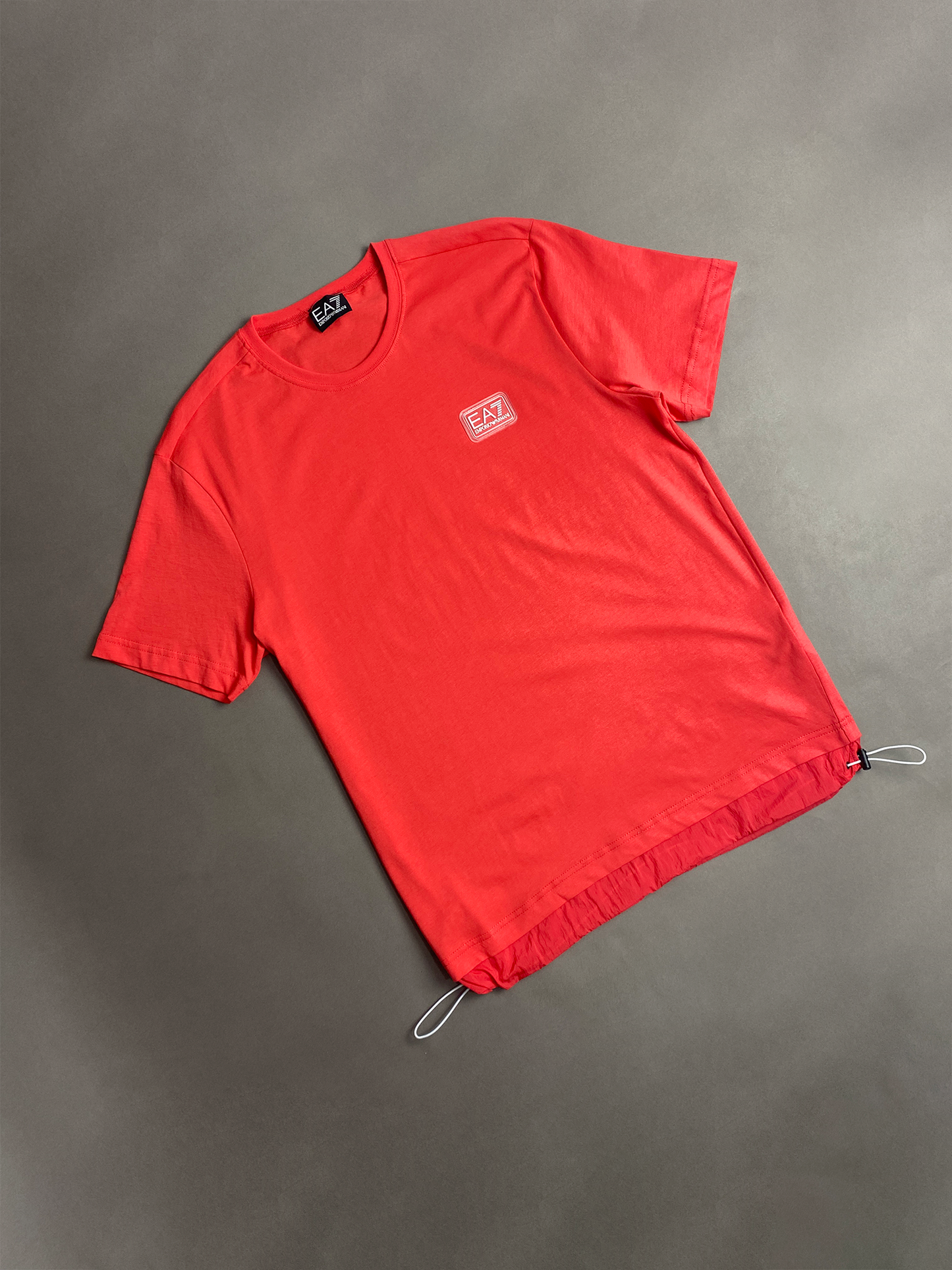 Camiseta EA7 com cintura ajustavel