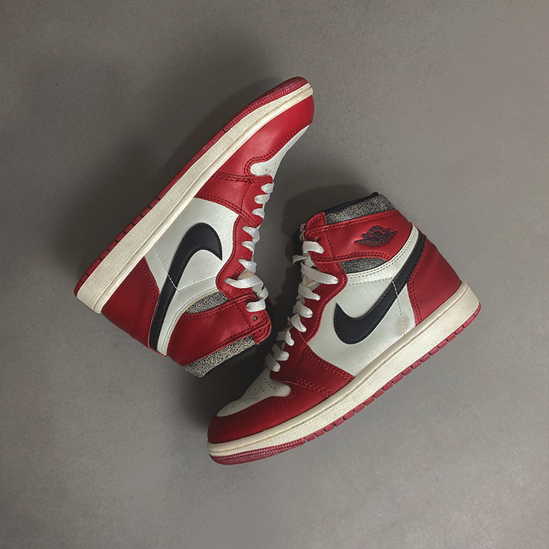 Tênis Nike Air Jordan 1 High OG Chicago Lost and Found