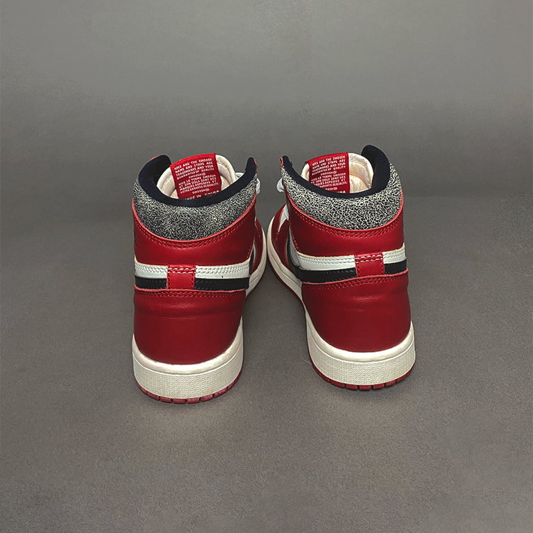 Tênis Nike Air Jordan 1 High OG Chicago Lost and Found