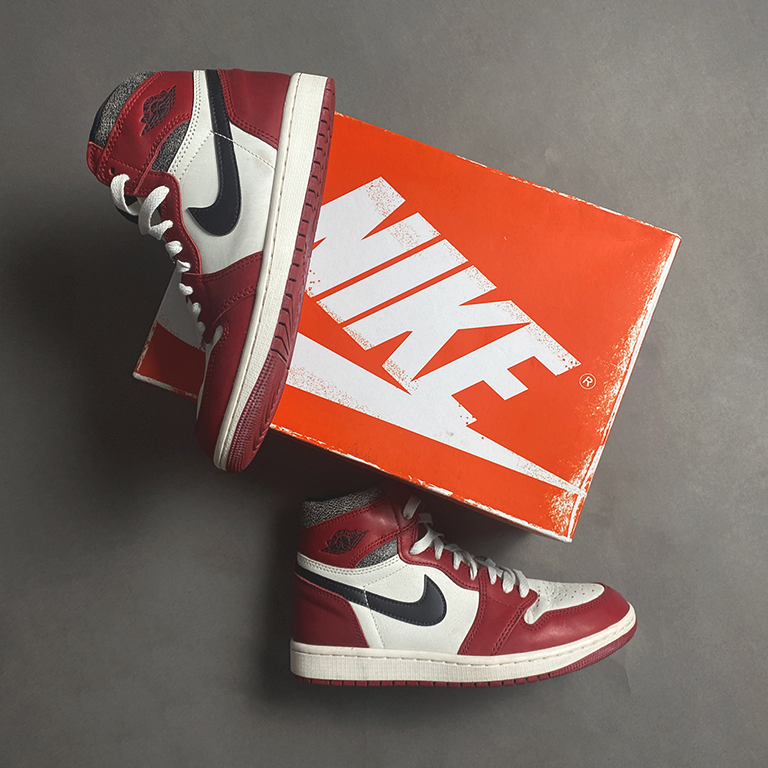 Tênis Nike Air Jordan 1 High OG Chicago Lost and Found